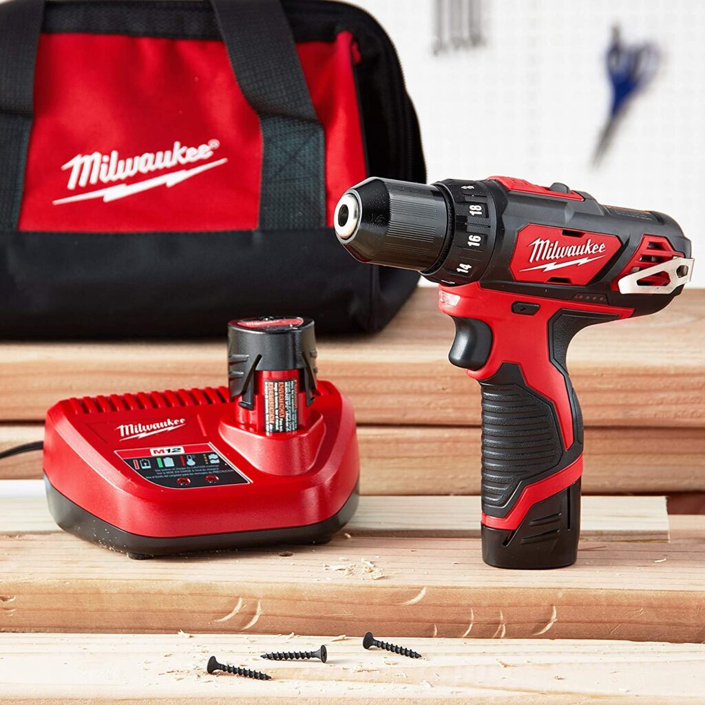 Milwaukee 2407-22 M12 Drill Driver Kit